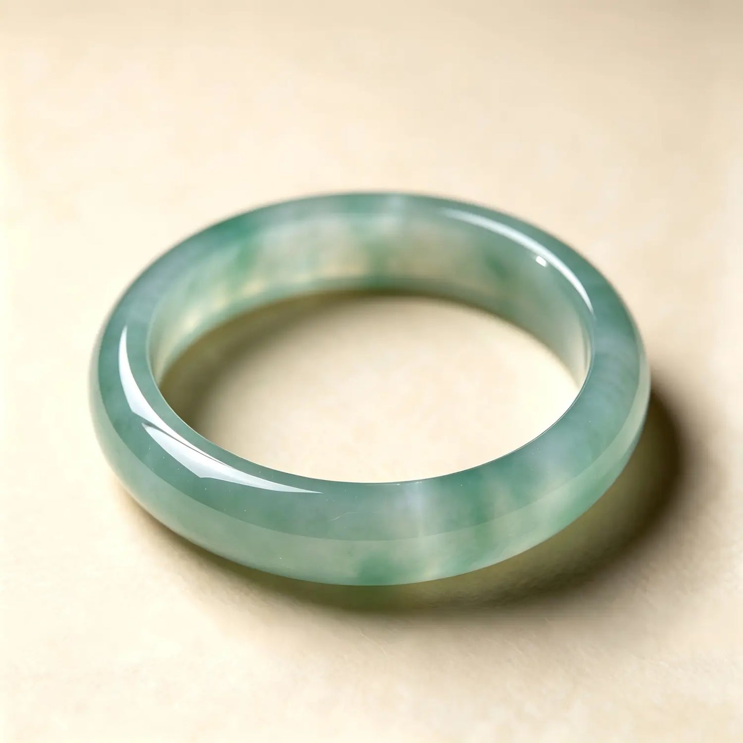 Natural A-grade ice glutinous light green jade bracelet with a positive circle and warm jade bracelet